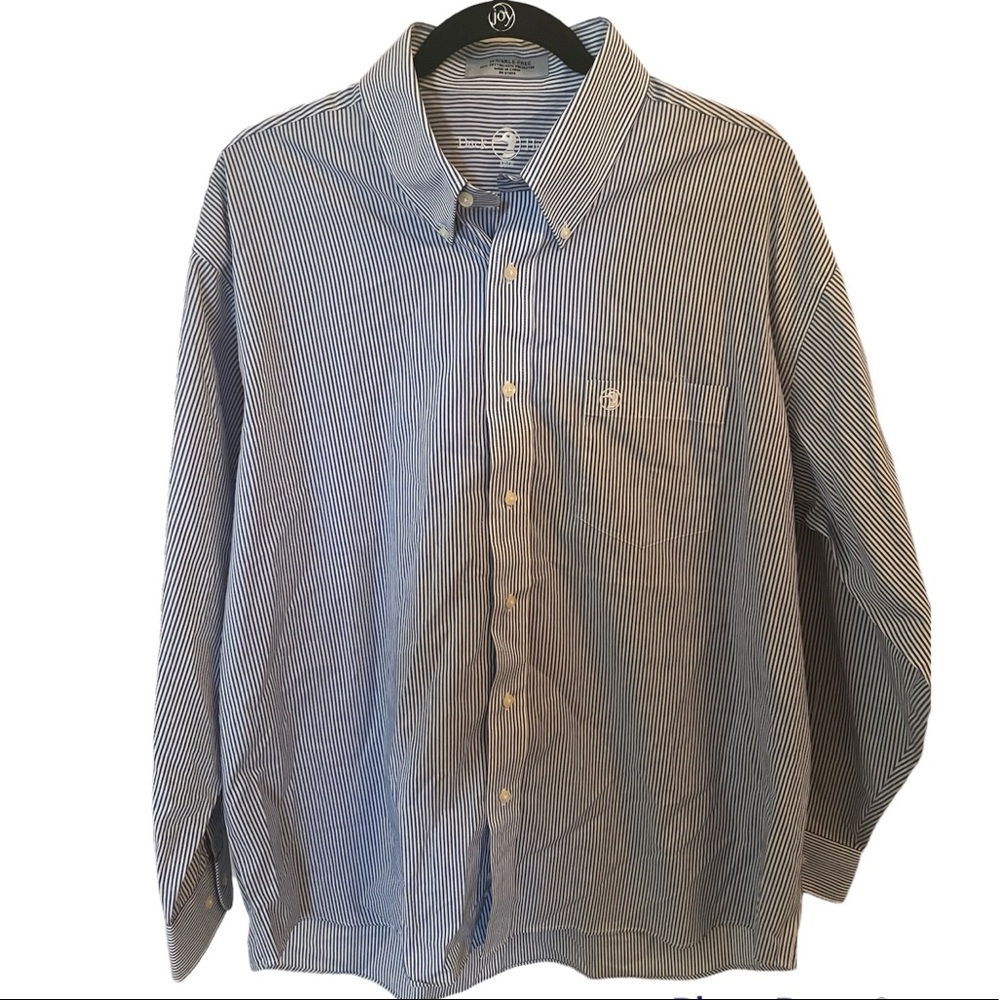 BLUE AND WHITE DUCK HEAD OXFORD WRINKLE FREE, GENTLY WORN 🦆💙🤍